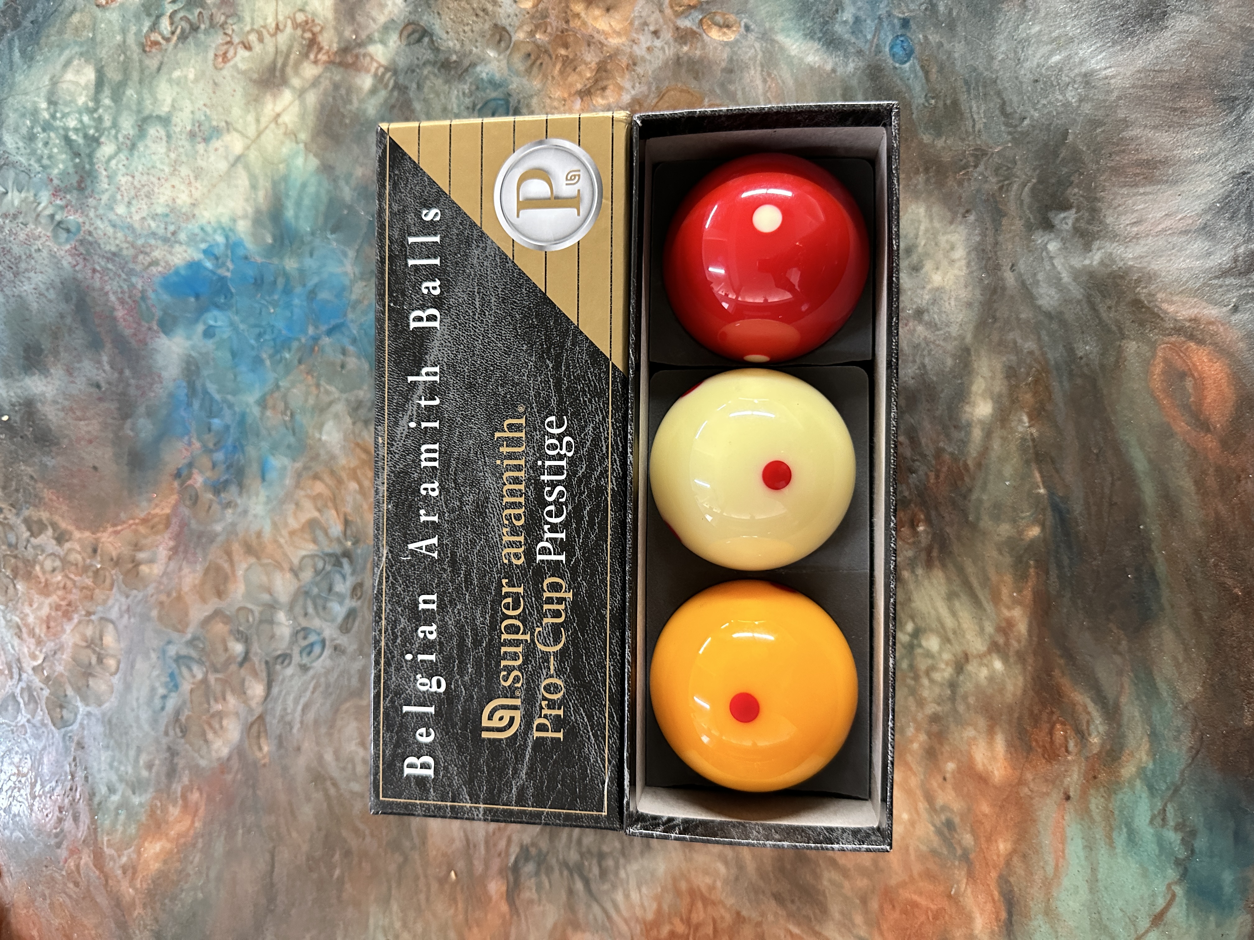Premium carom balls for 3-cushion play